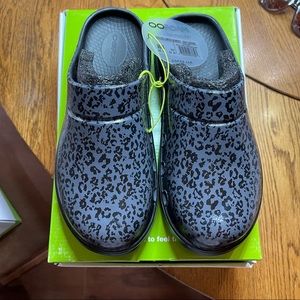 OOFOS Clogs